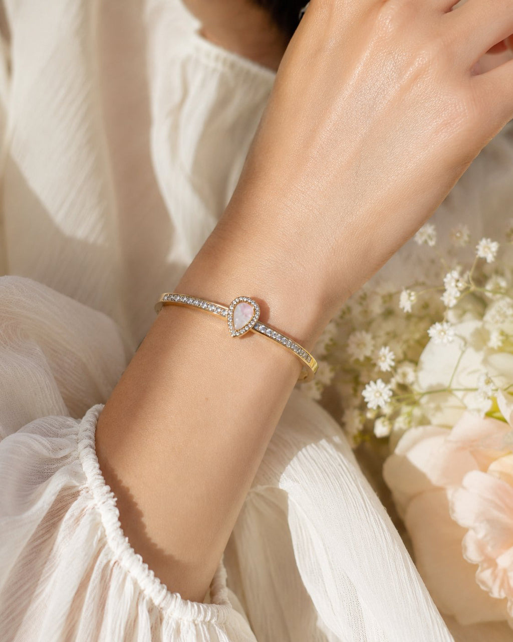 Pearlescent Teardrop Crystal Bangle